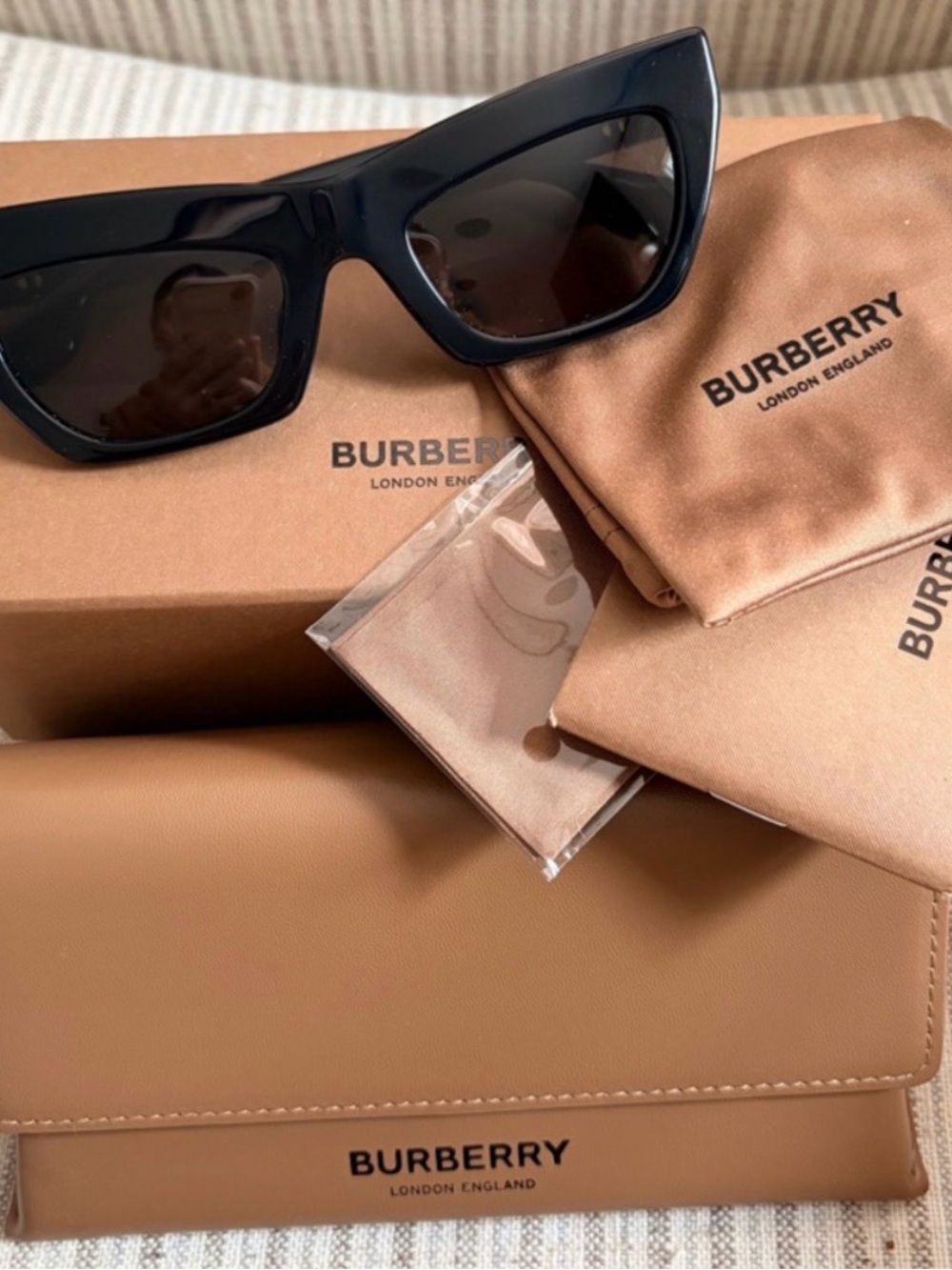 NWT - Burberry - Classic, Italian, Black Cat-Eye Sunglasses - Picture 3 of 6